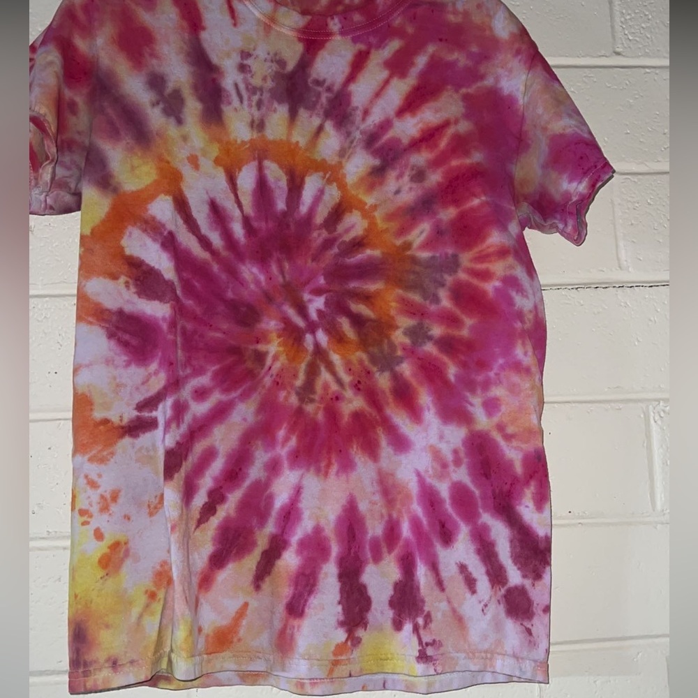 tie dye tee size small